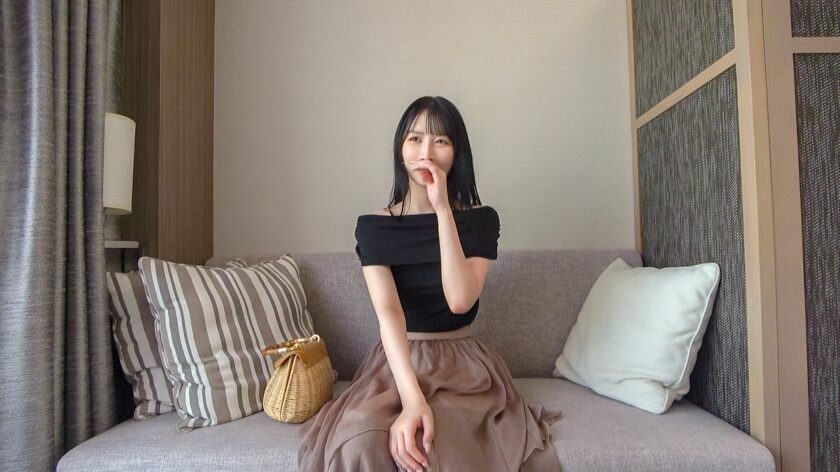 落ち着いていて、どこか知的な雰囲気が漂う大人な女の子。
今までの彼氏は3人、そしてそのうちの2人とだけセックスをしたという素晴らしい貞操観念をお持ちです。
